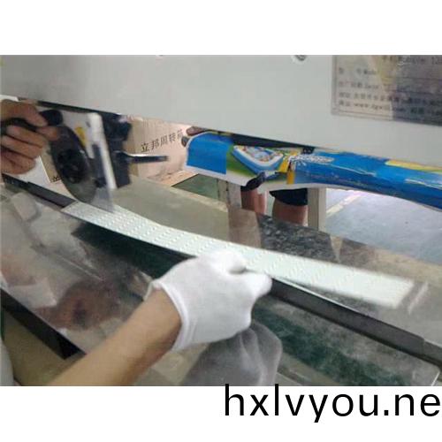 走刀式分闆機昰否可分切LED燈條,LED鋁基闆