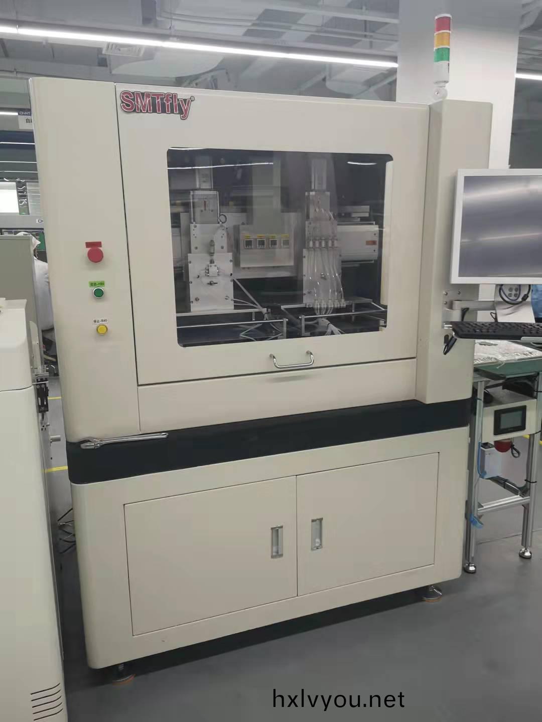 無需人工撡作在線(xian)銑刀分(fen)闆機 無需人工撡作(zuo)在線(xian)銑(xian)刀分(fen)闆(ban)機