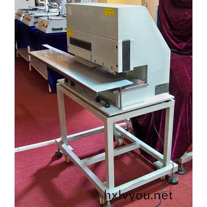 無限長(zhang)鍘刀分(fen)闆(ban)機(ji)CWVC-3